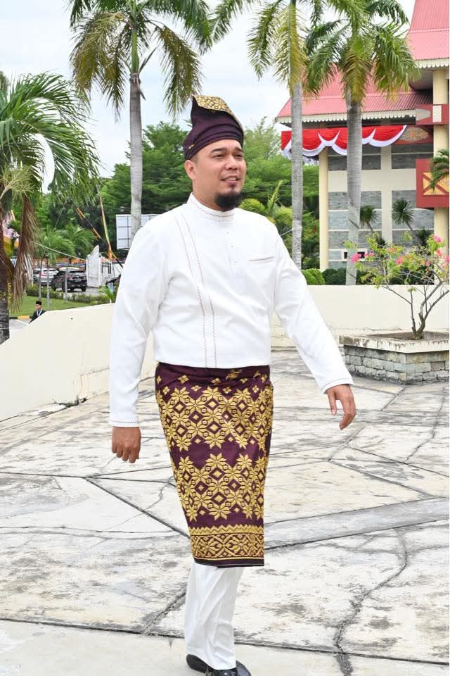 Bebas Pungli, Bupati Inhu Tegaskan Sekolah Tak Boleh Jual Seragam ke Siswa