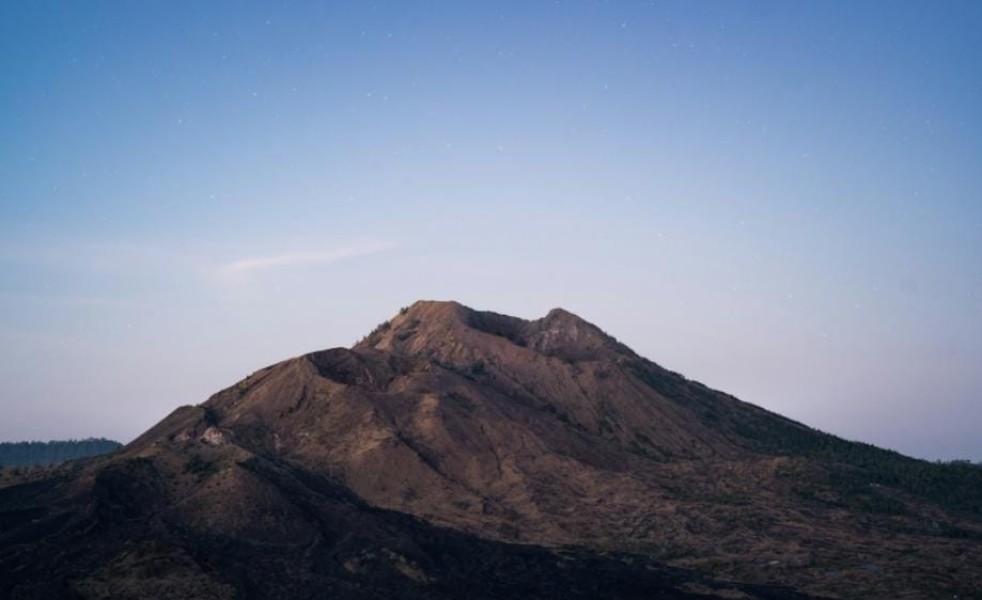Petualangan Ekstrem di Bali: Dari Surfing hingga Trekking Gunung