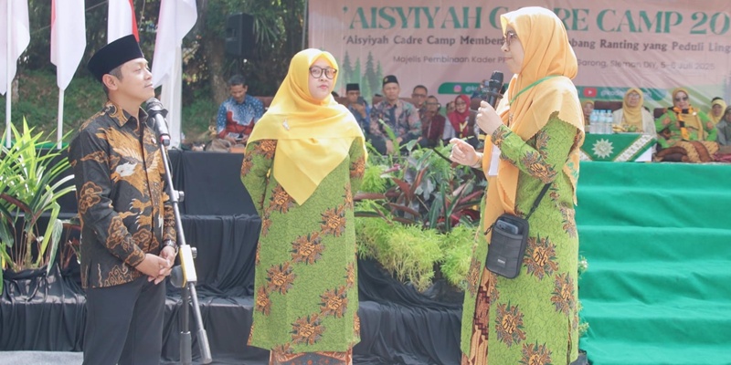 Keluh Kesah Guru Peserta Aisyiyah Cadre Camp kepada Wamen Fajar