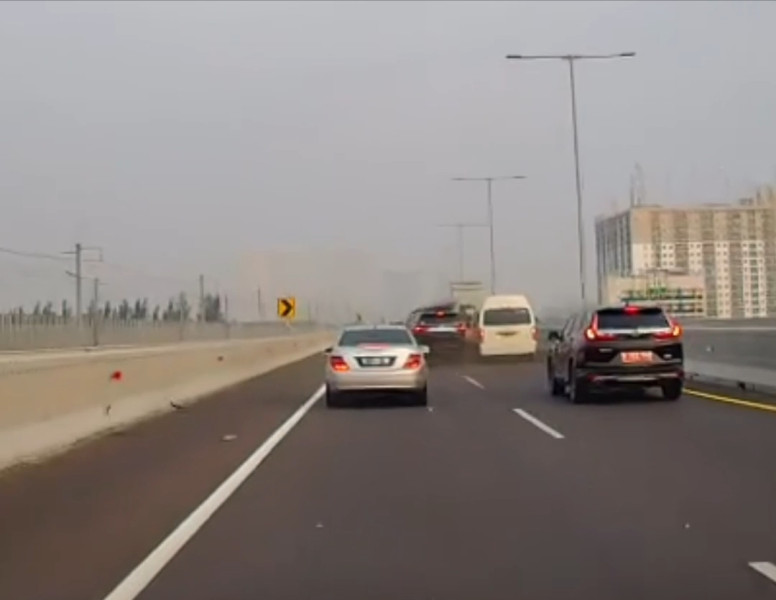 Kecelakaan Beruntun di Km 13 Tol MBZ, Mobil Dinas Polri Ikut Terlibat