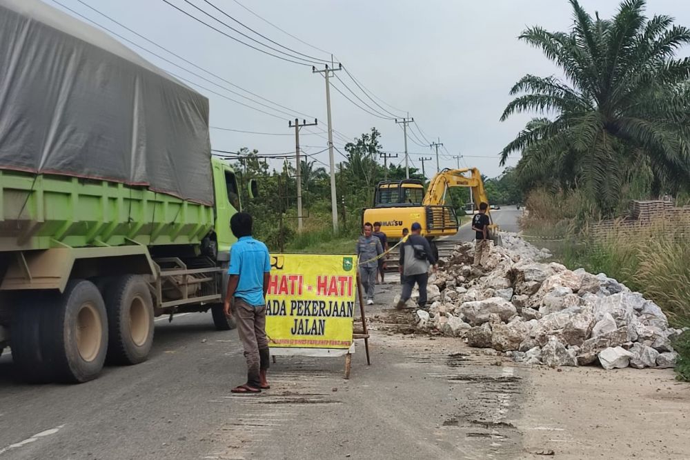 Ditargetkan Siap Sebelum Lebaran, Pemprov Riau Kebut Perbaikan Ruas Jalan Cirenti-Air Molek