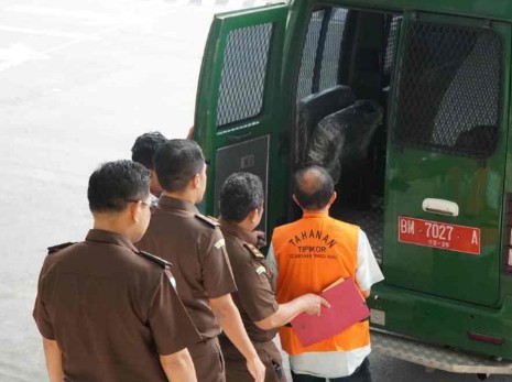 Kejati Riau Tahan Seorang Tersangka Dugaan Korupsi Pembangunan Jembatan, Negara Dirugikan Hampir Rp 2 Miliar