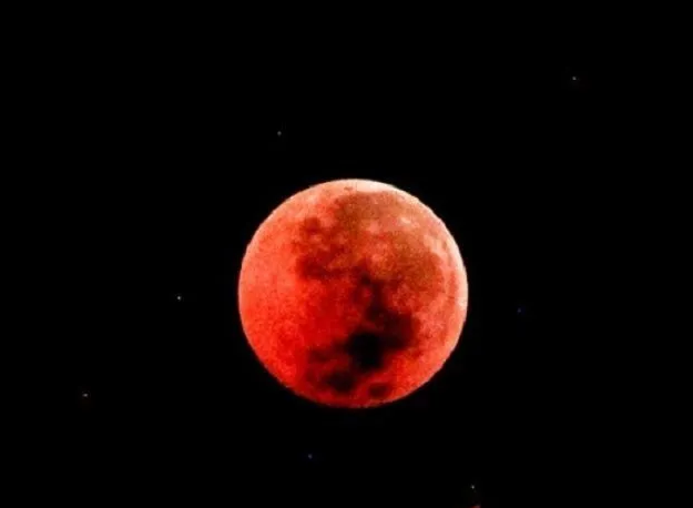 Kemenag Ajak Umat  Islam Shalat Khusuf saat Gerhana Bulan pada 8 November
