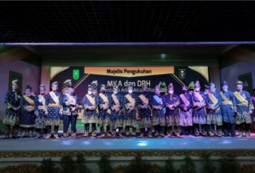 Pengukuhan Pimpinan LAMR Ditandai Pemakaian Tanjak, Selempang, dan Keris