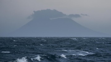 Gunung Anak Krakatau Muntahkan Abu Vulkanik, Tinggi Kolom 357 Mdpl