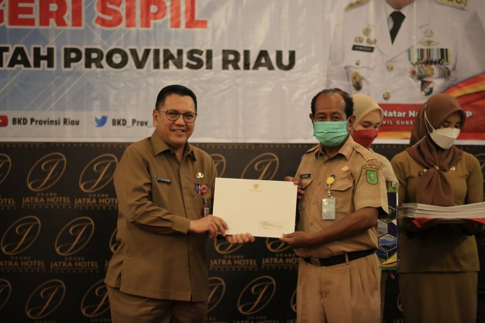 55 PNS Pemprov Riau Terima SK Pensiun
