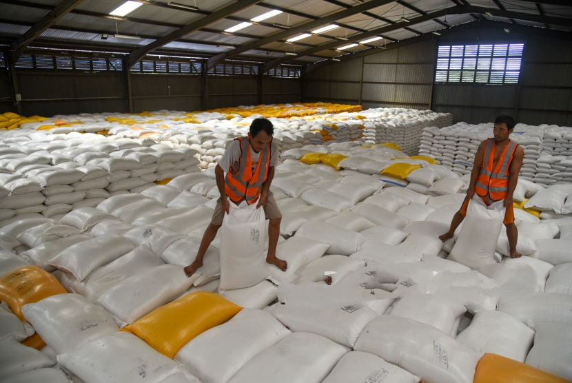 Bulog Ditugaskan Impor karena Stok Beras Tinggal 594 Ribu Ton