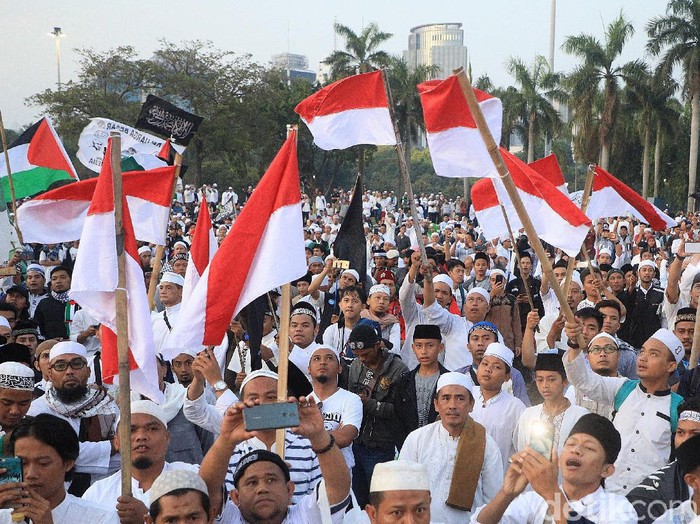 Bergerak ke Istana, Massa Aksi 2503 Saling Dorong dengan Polisi