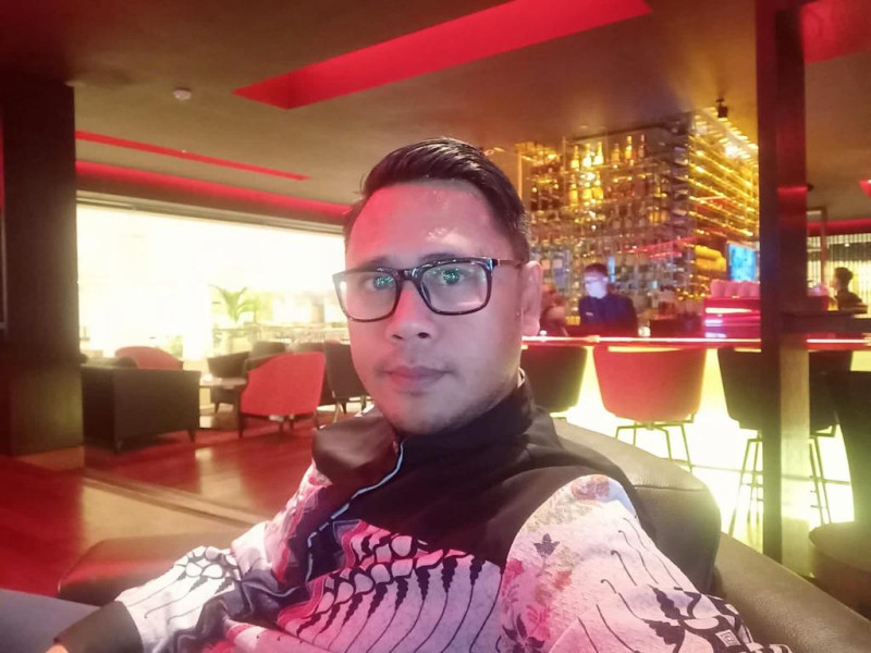 Dampak positif & negatif Gimik