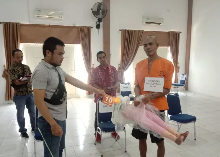 Kasus Pembunuhan Bocah 10 Tahun, Arharubi Peragakan 13 Adegan Mutilasi