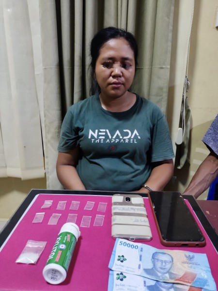 Digerebek Dini Hari, IRT Asal Bengkulu Diduga Jadi Perantara Sabu di Inhu