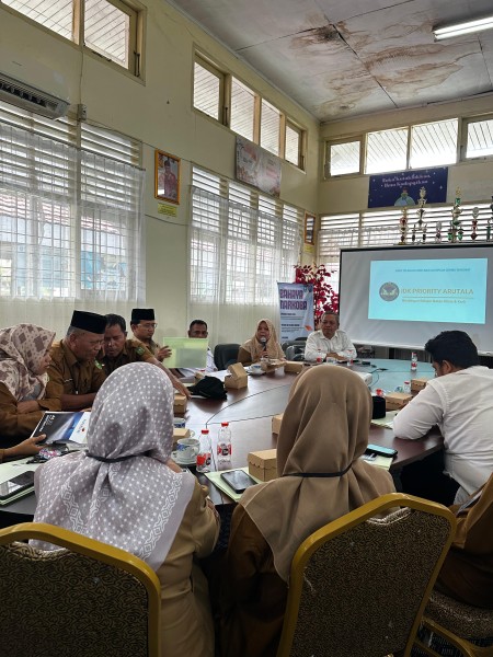 Menjadi Mentor Asrama yang Harmonis, SMAN Plus Riau bersama Bimbel IDK Priority Arutala Gelar Pelatihan