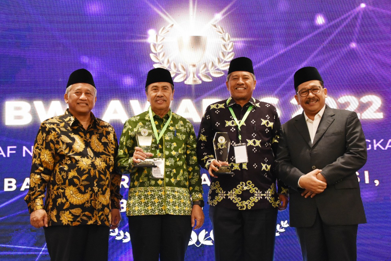 Gubri Syamsuar Dianugerahi Penghargaan Sebagai Tokoh Wakaf Nasional Unsur Kepala Daerah