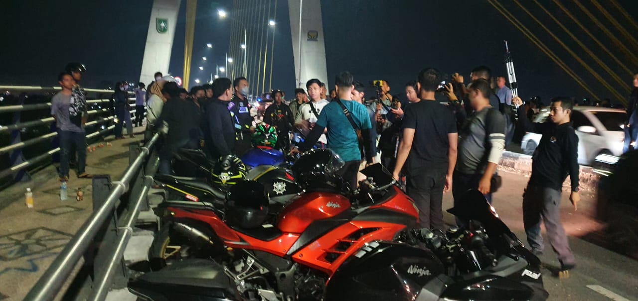 Cegah Balap Liar, Ratusan Sepeda Motor dan 4 Remaja Bawa Sajam Dibawa Polisi