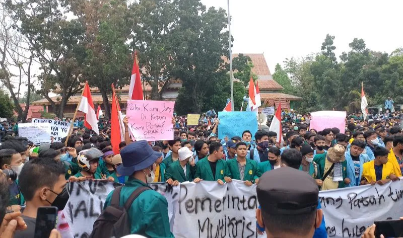 Unjuk Rasa Ribuan Mahasiswa di Pekanbaru, Ojek Online dan IRT Ikutan Beraksi