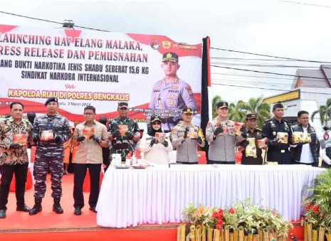 Bupati Bengkalis dan Kapolda Riau Musnahkan 15,6 Kg Sabu