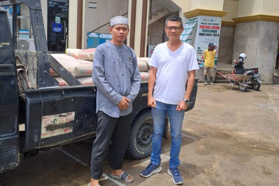 Pabrik PT KAS Batu Papan Bantu Pembangunan Masjid Djamik Rengat