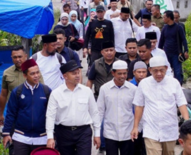 Balek Kampung, Gubernur Riau Abdul Wahid Disambut Haru Masyarakat Simbar