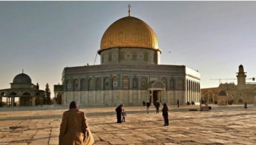 Serang 300 Jemaah Sholat Subuh Masjid Al Aqsa, Ini Dalih Israel