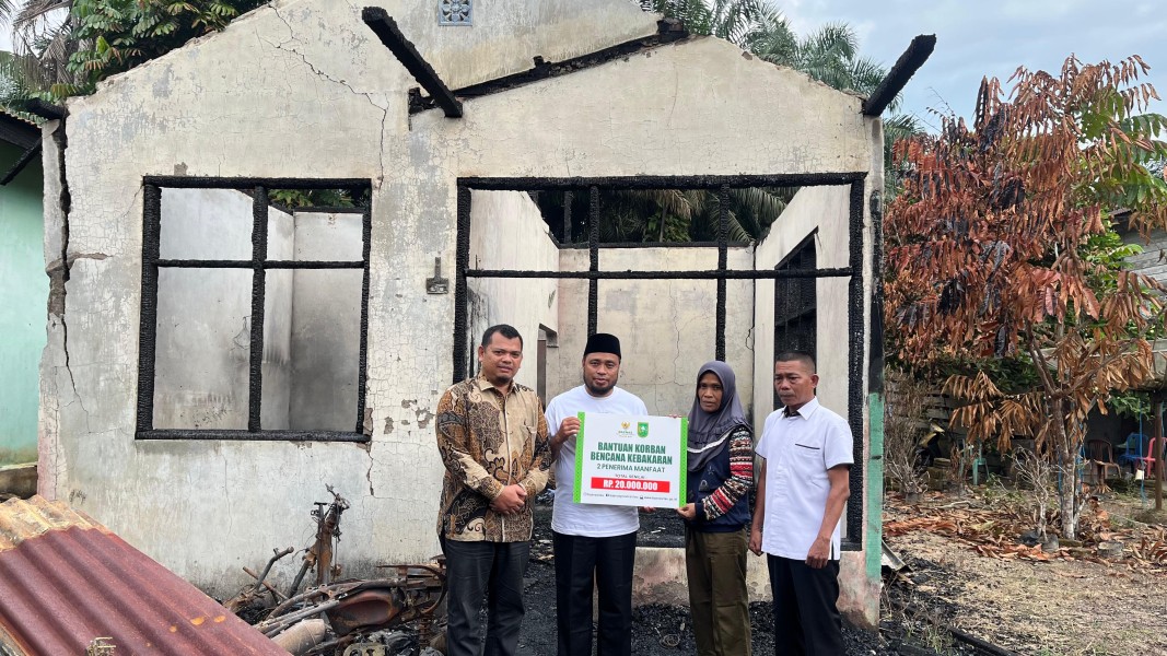 Tetes Air Mata Haru Witta Sambut Bantuan BAZNAS Provinsi Riau Usai Kebakaran Hanguskan Rumahnya