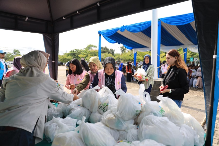 Berkah Ramadan, PLN Sukses Menyalurkan 1.000 Paket Sembako Lewat Bazar Murah di Pekanbaru
