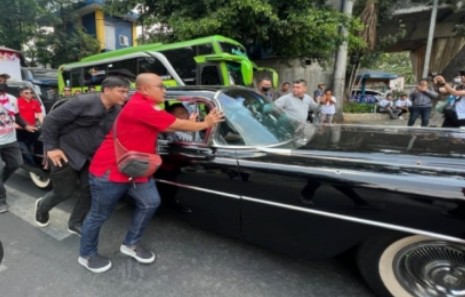 Mobil Pengawal Ganjar-Mahfud Mogok Saat Berangkat ke KPU, Ada Apa?